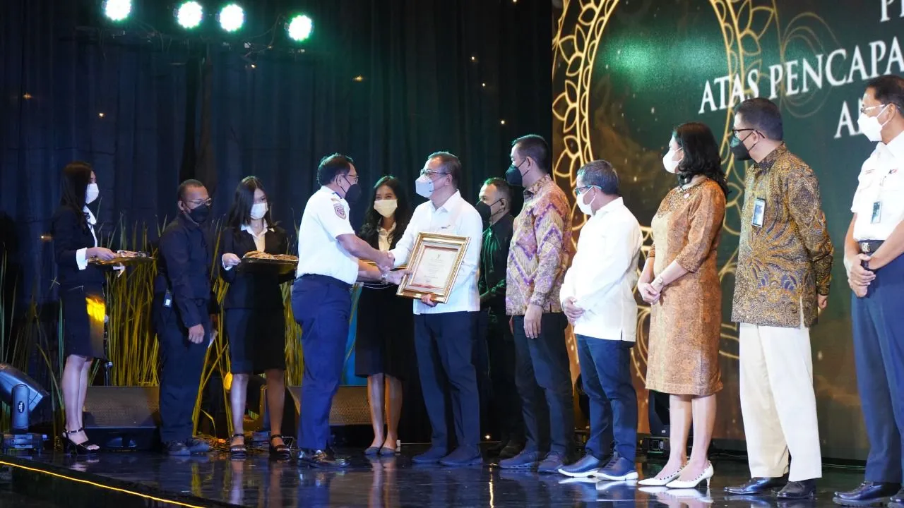 Angkasa Pura I Terima Penghargaan Penyelenggaraan Angkutan Lebaran Terpadu 2022 dari Kementerian Perhubungan RI