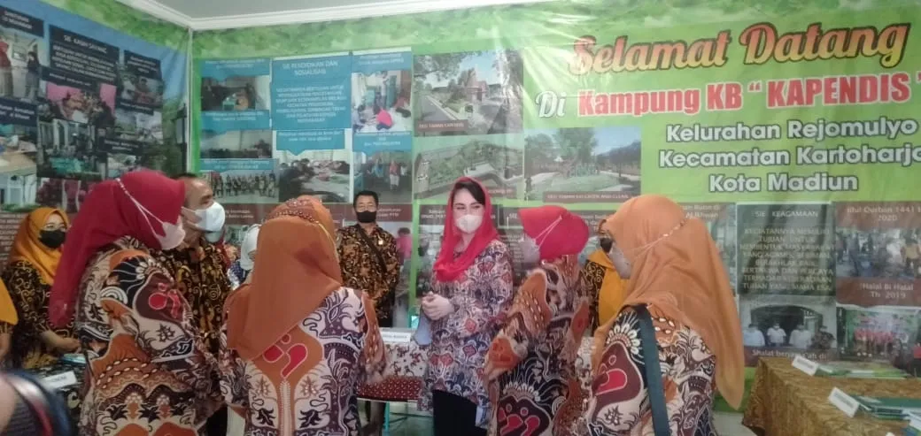 PUNCAK PERAYAAN HARI KELUARGA NASIONAL PROVINSI JAWA TIMUR JADIKAN KOTA MADIUN SEBAGAI WILAYAH DENGAN PREVALENSI STUNTING TERENDAH DI JATIM