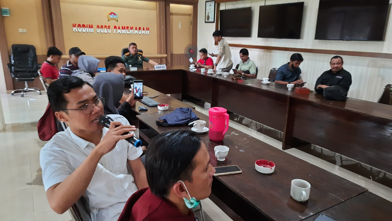 Dandim 0826 Pamekasan ngopi santai Bersama Awak Media