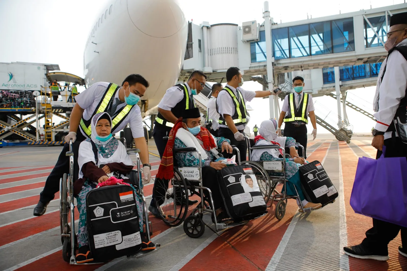 KLOTER PERTAMA DEBARKASI HAJI JAWA TIMUR MENDARAT DENGAN SELAMAT DI BANDARA JUANDA