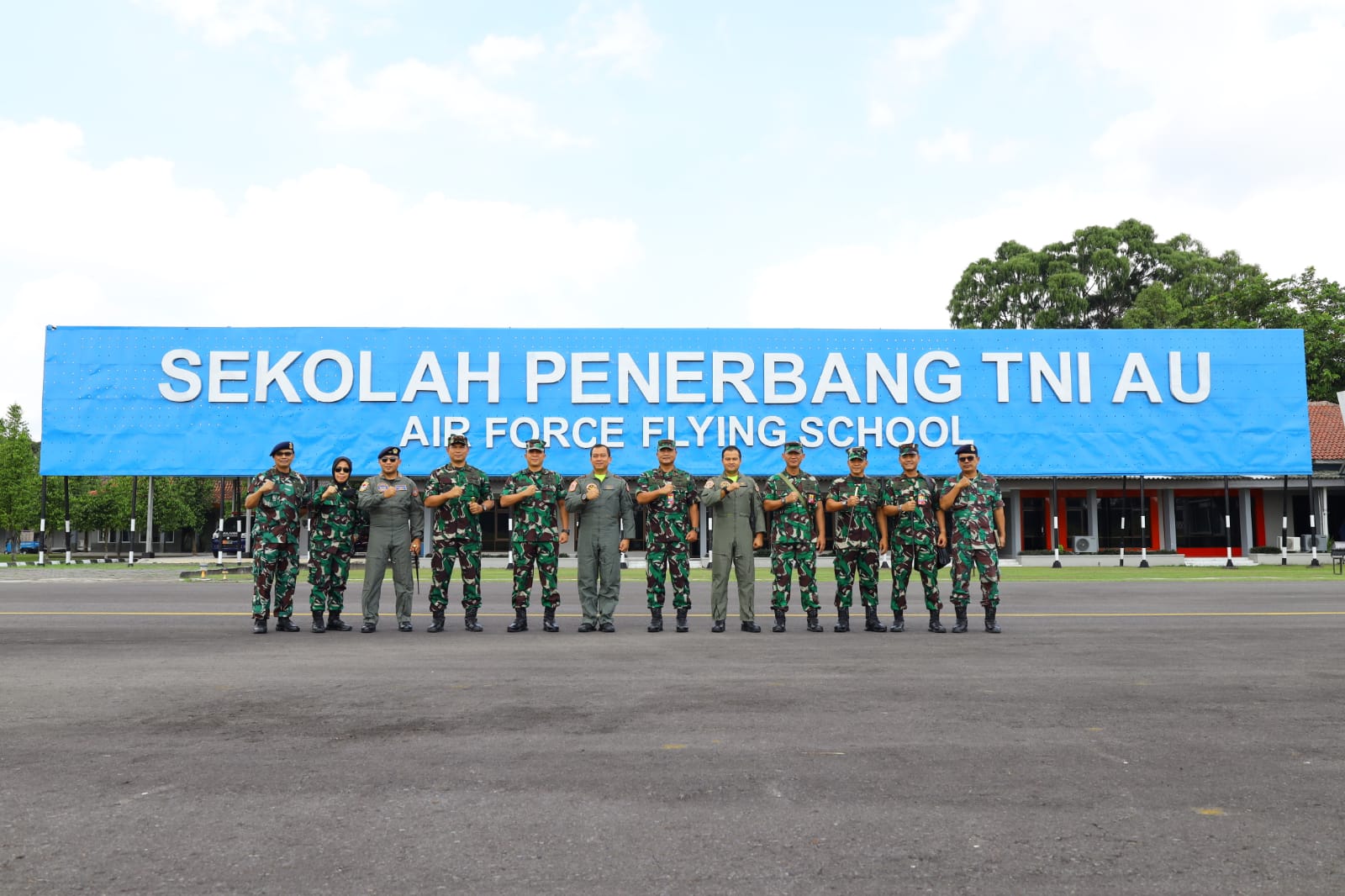 PUSAT PENERBANGAN TNI ANGKATAN LAUT MELAKSANAKAN STUDY BANDING KE WINGDIK SEKOLAH PENERBANG PANGKALAN UDARA ADISUTJIPTO