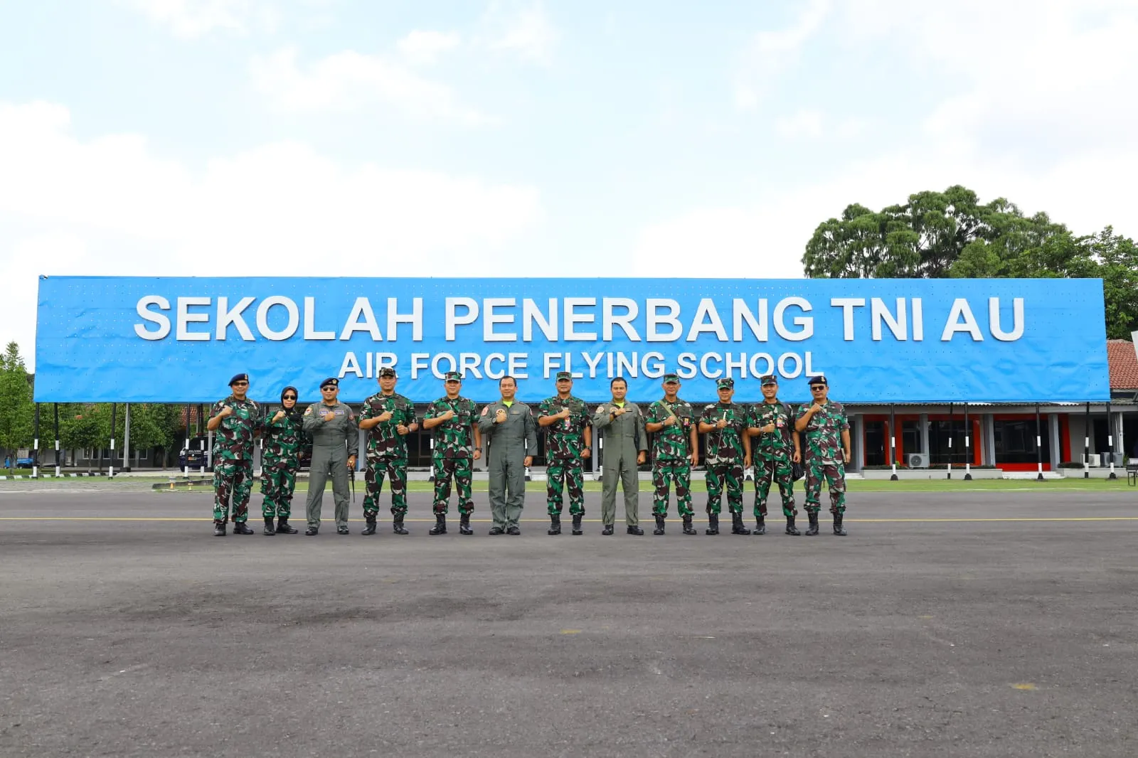 PUSAT PENERBANGAN TNI ANGKATAN LAUT MELAKSANAKAN STUDY BANDING KE WINGDIK SEKOLAH PENERBANG PANGKALAN UDARA ADISUTJIPTO