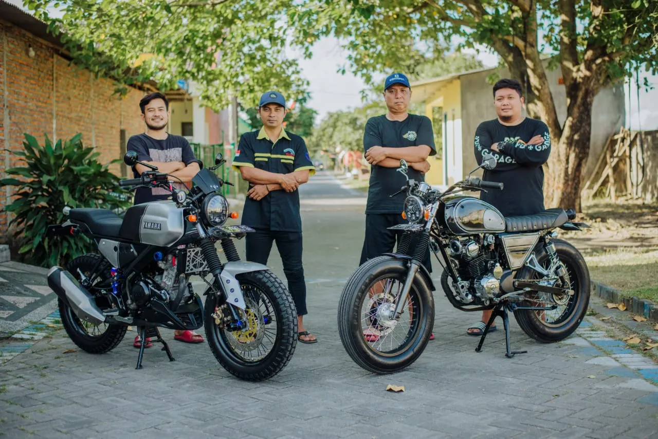 KREATIVITAS CERDAS AREK SIDOARJO. Ubah Motor Lawas Jadi Custom Style, Gahar dan Hasilkan Cuan