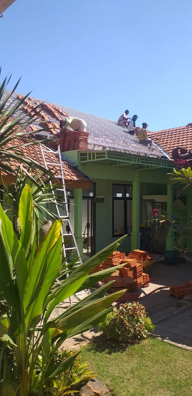 Pemerintah Kelurahan Urang Agung Rehab Ruang Kantor Dengan Bahan Material Terbaik