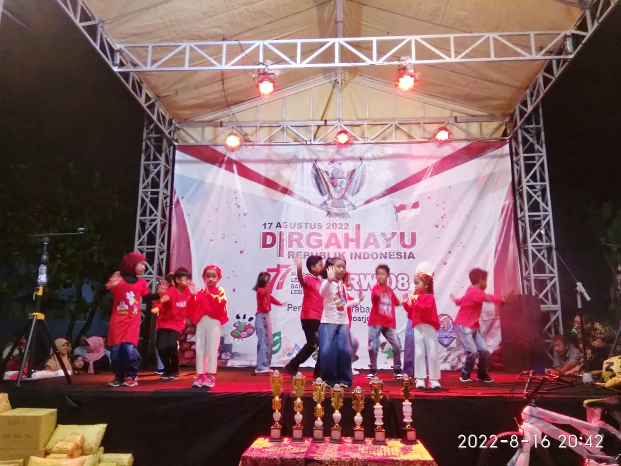Malam Tasyakuran HUT Kemerdekaan Warga TAS 3 Grabagan Gelar Panggung Hiburan