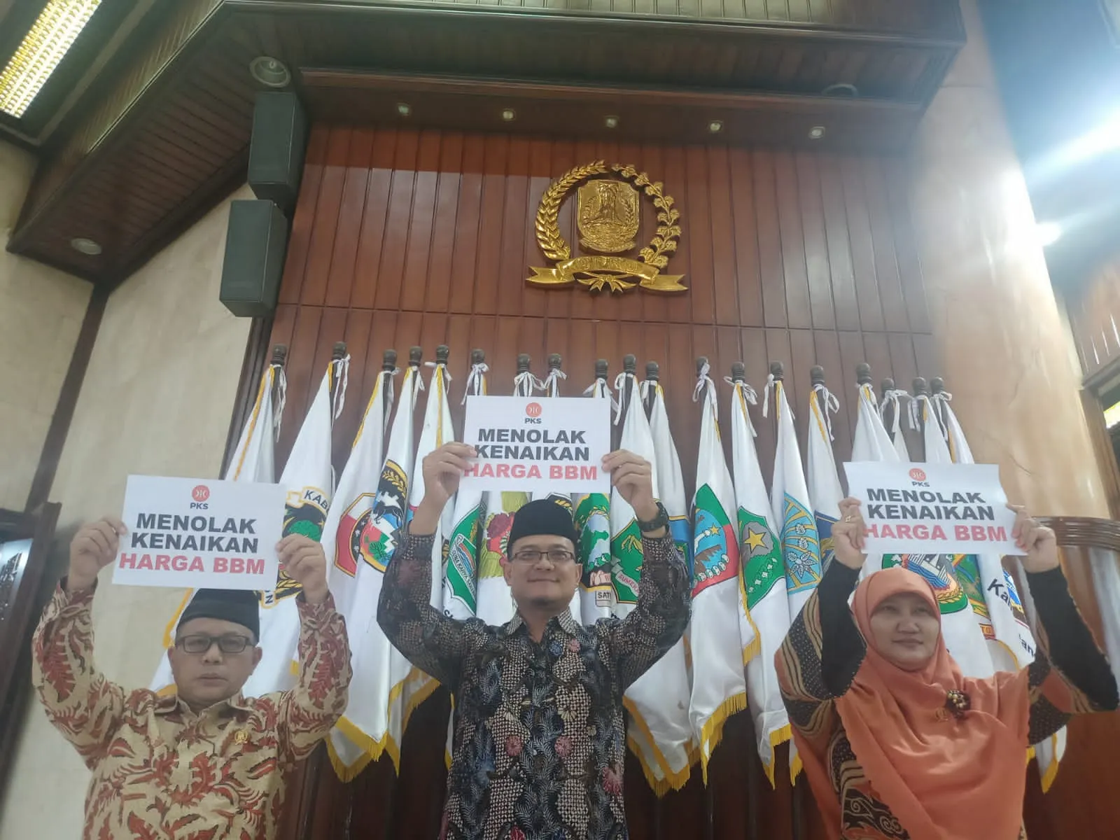 Lilik Hendarwati Bersama Beberapa Kawan kawan Anggota DPRD Jawa Timur Menolak Kenaikan BBM