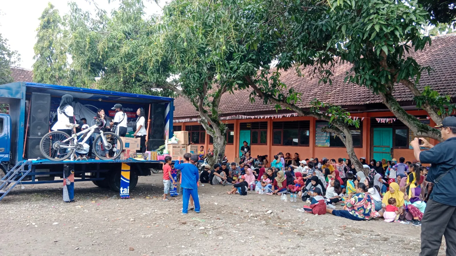Antusias Warga Dusun Paluombo Kecamatan Sukorame Mengikuti Jalan Sehat Sangat Meriah