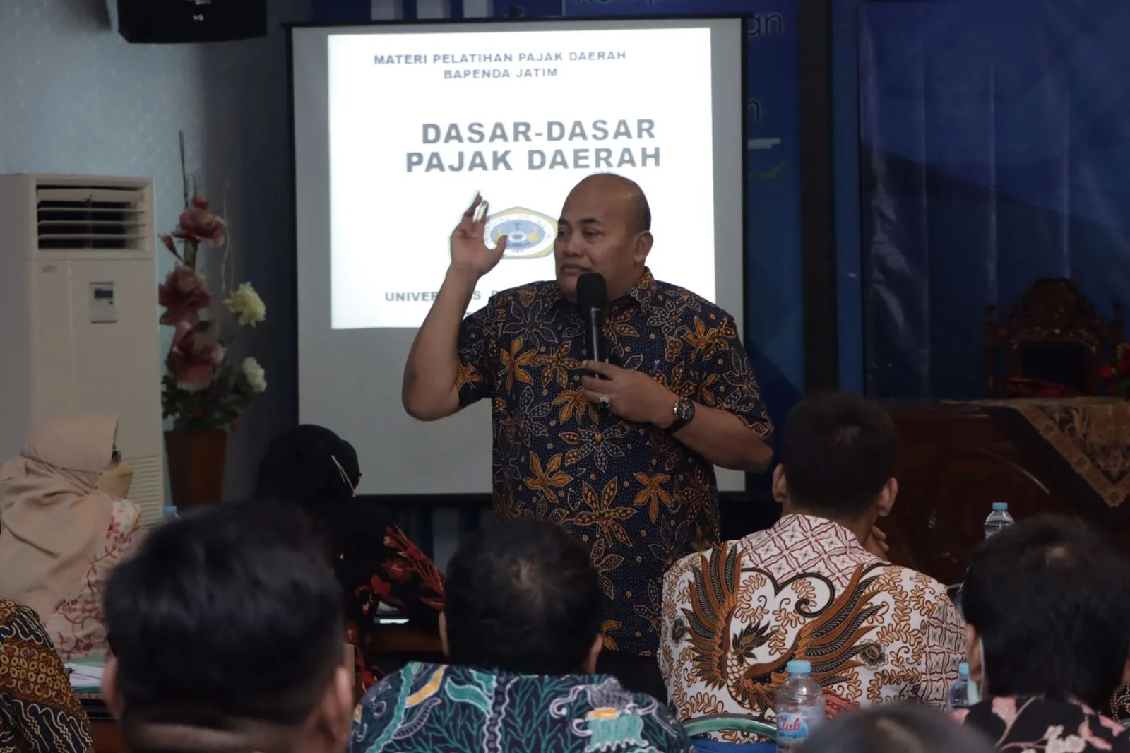 FIA Unitomo Gelar Pelatihan Perpajakan Daerah