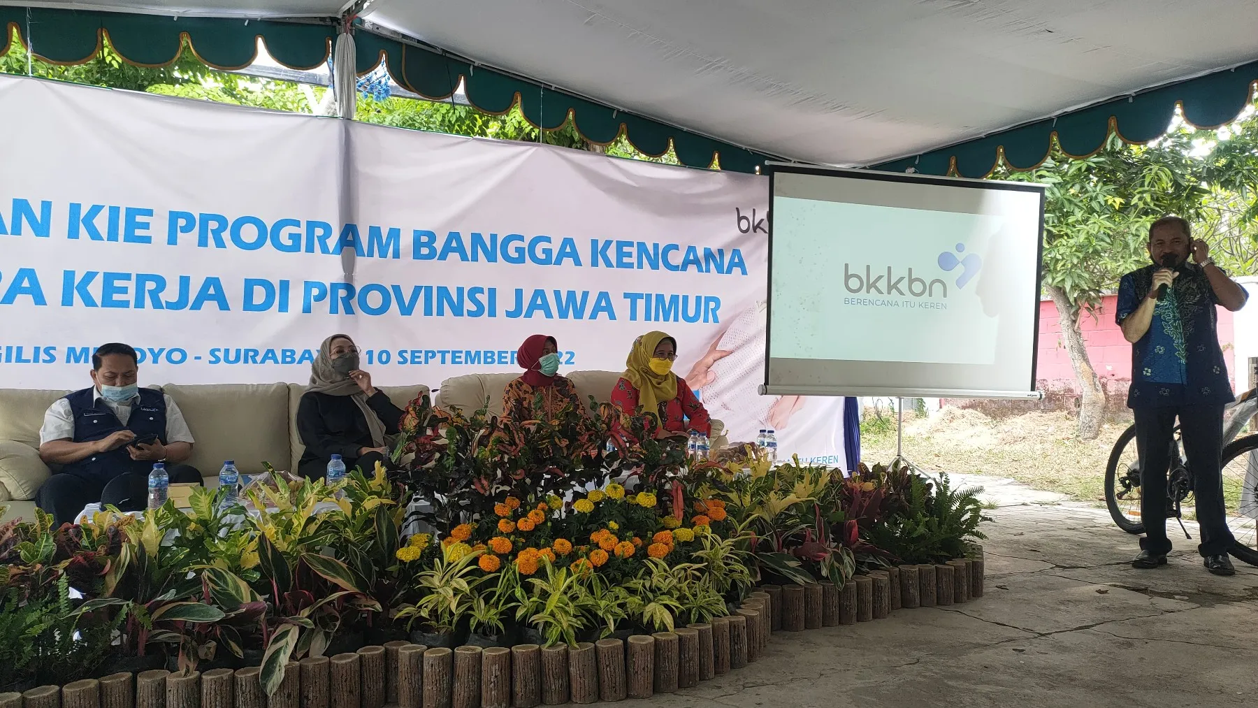 Komisi IX DPR RI Bersama BKKBN Jawa Timur Gelar Sosialisasi dan KIE Program Bangga Kencana Di Wilayah Tenggilis Surabaya