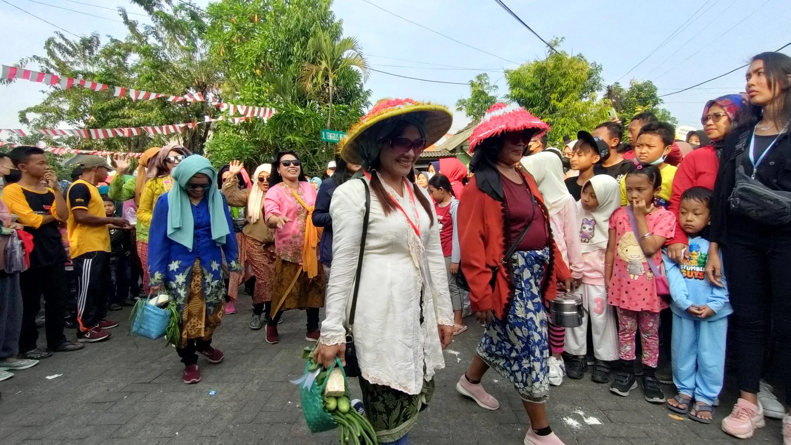 Heboh Warga Tenggilis Antusias Ikuti Festival Tempe dan Pagelaran Budaya
