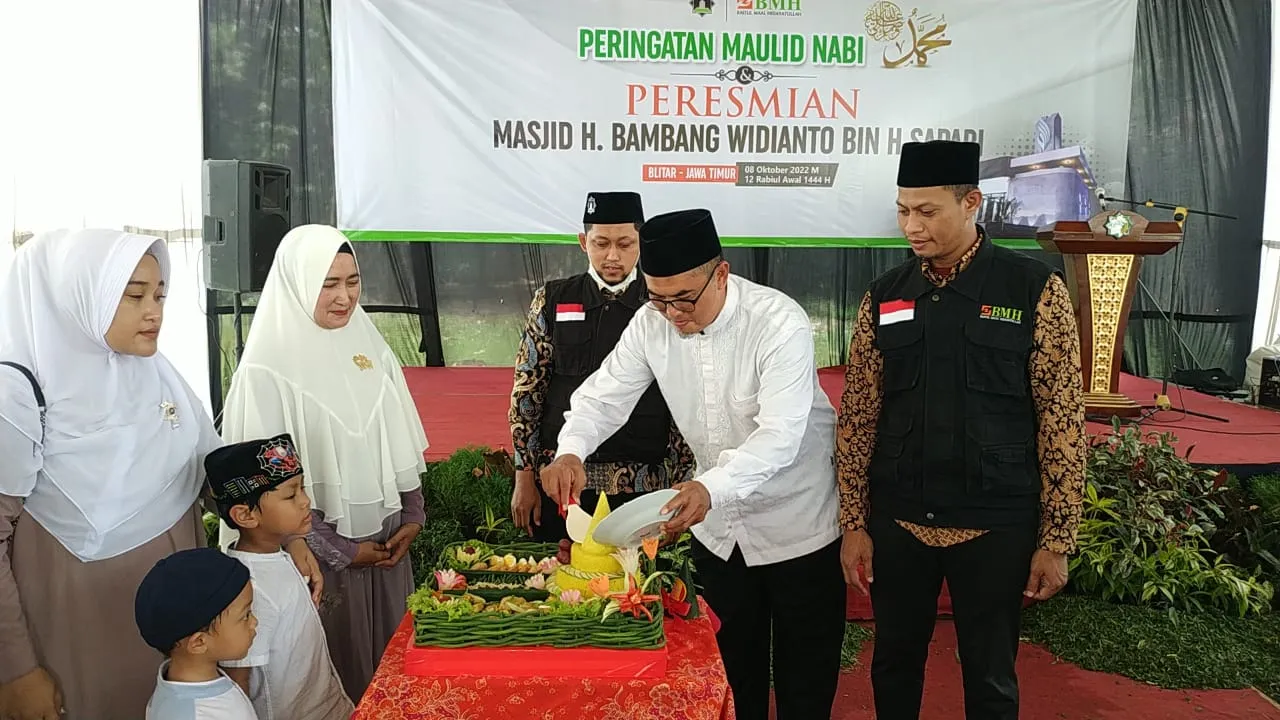 LAZNAS BMH RESMIKAN MASJID H. BAMBANG WIDIANTO DI BLITAR