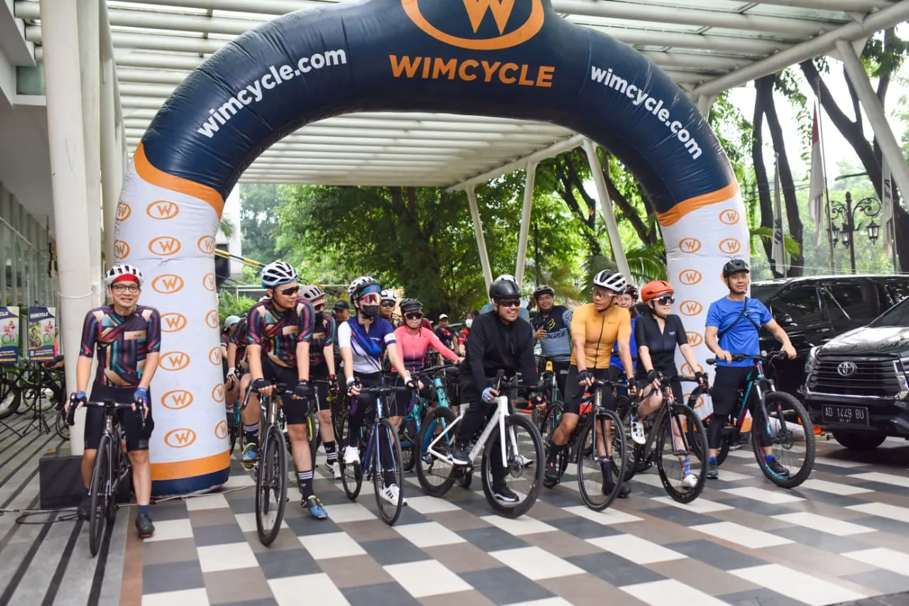 Mercure Surabaya Grand Mirama dukung healthy lifestyle dengan Gowes Bareng WimCycle