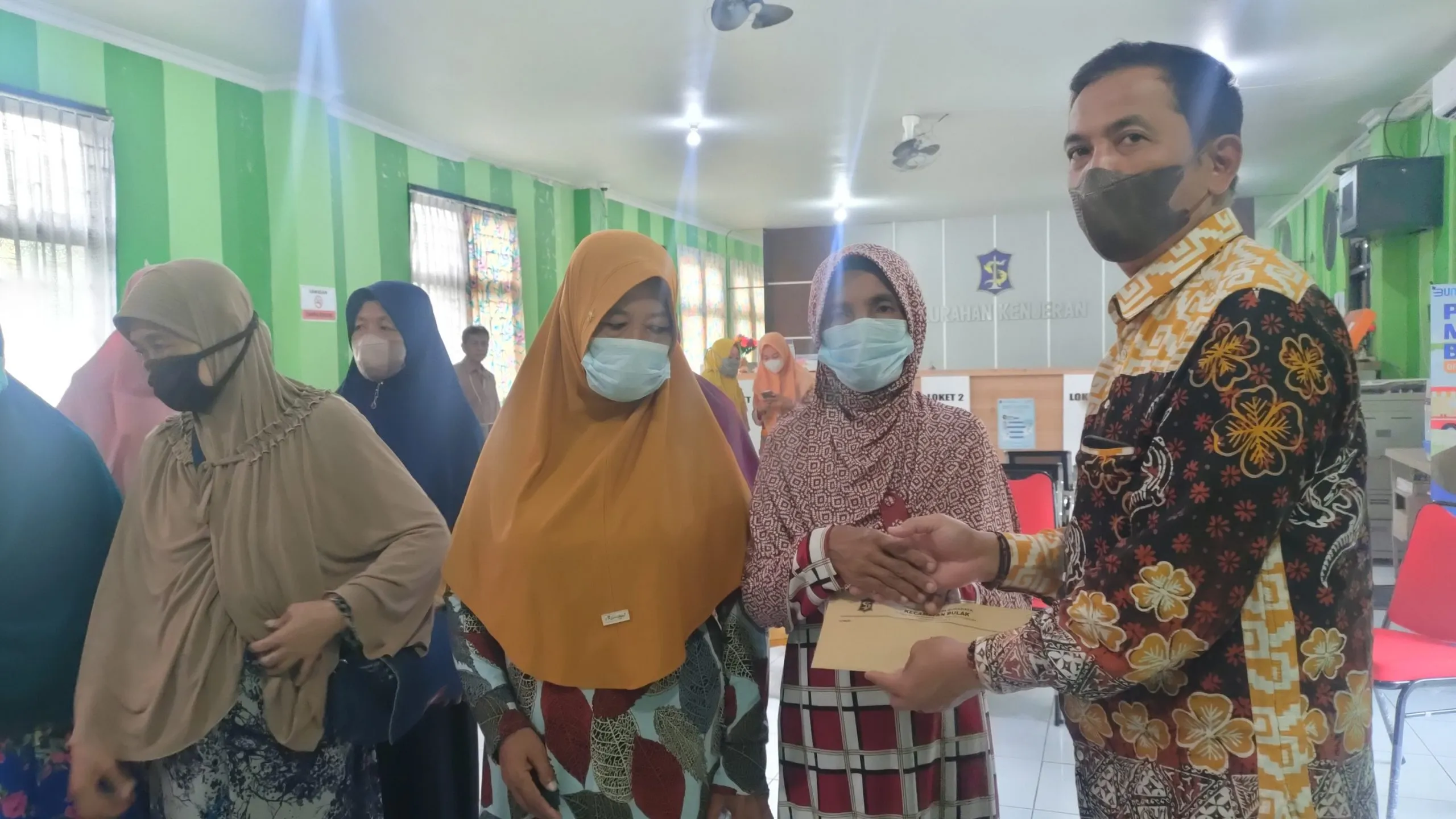 Warga Kelurahan Kenjeran dan Kelurahan Sukolilo Baru Mendapatkan Bantuan Usaha Dari Baznas