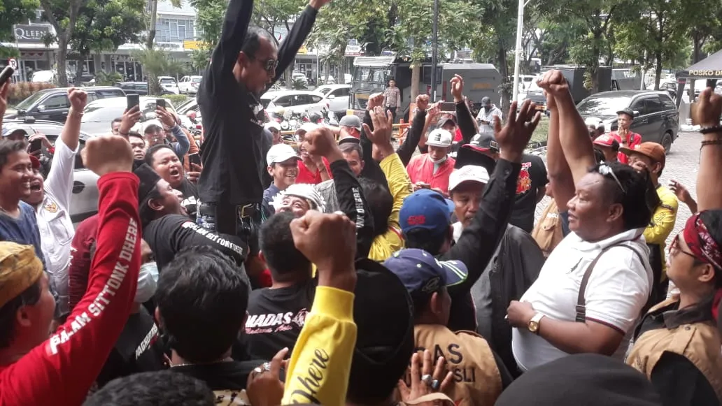 Kapolsek Sukolilo Surabaya Pimpin Langsung Pengamanan Aksi Unjuk Rasa Oleh DPC Sidoarjo Madas
