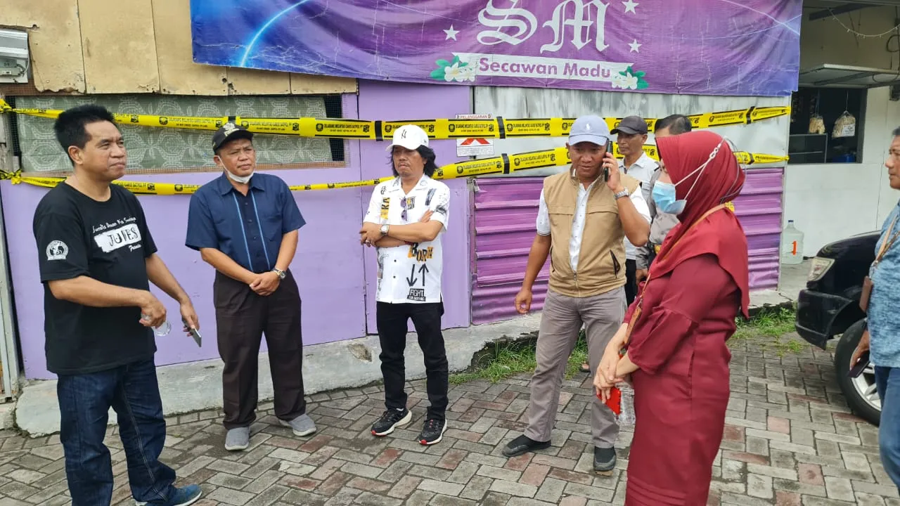4 Warung di Balas Klumprik Surabaya Disegel Karena Menjual Miras