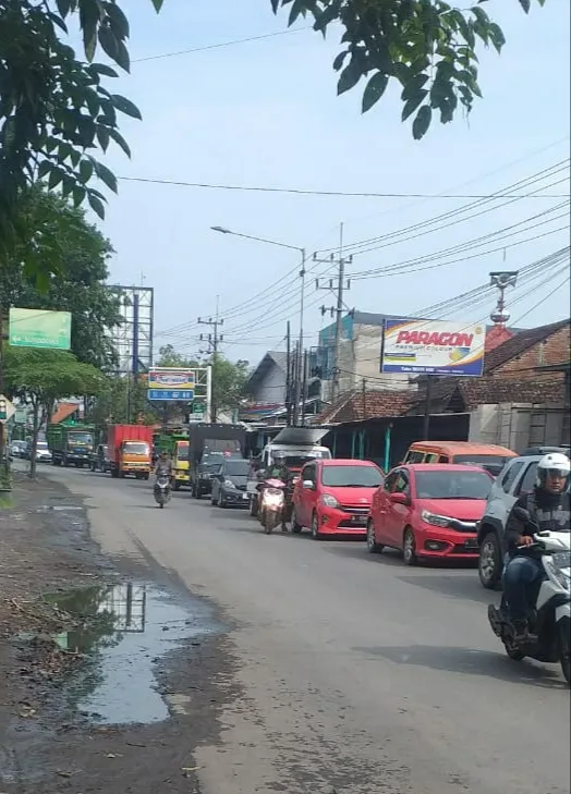 Proyek Pengurukan di Ketimang Sebabkan Lalu Lintas Wonoayu-Pilang Macet Panjang