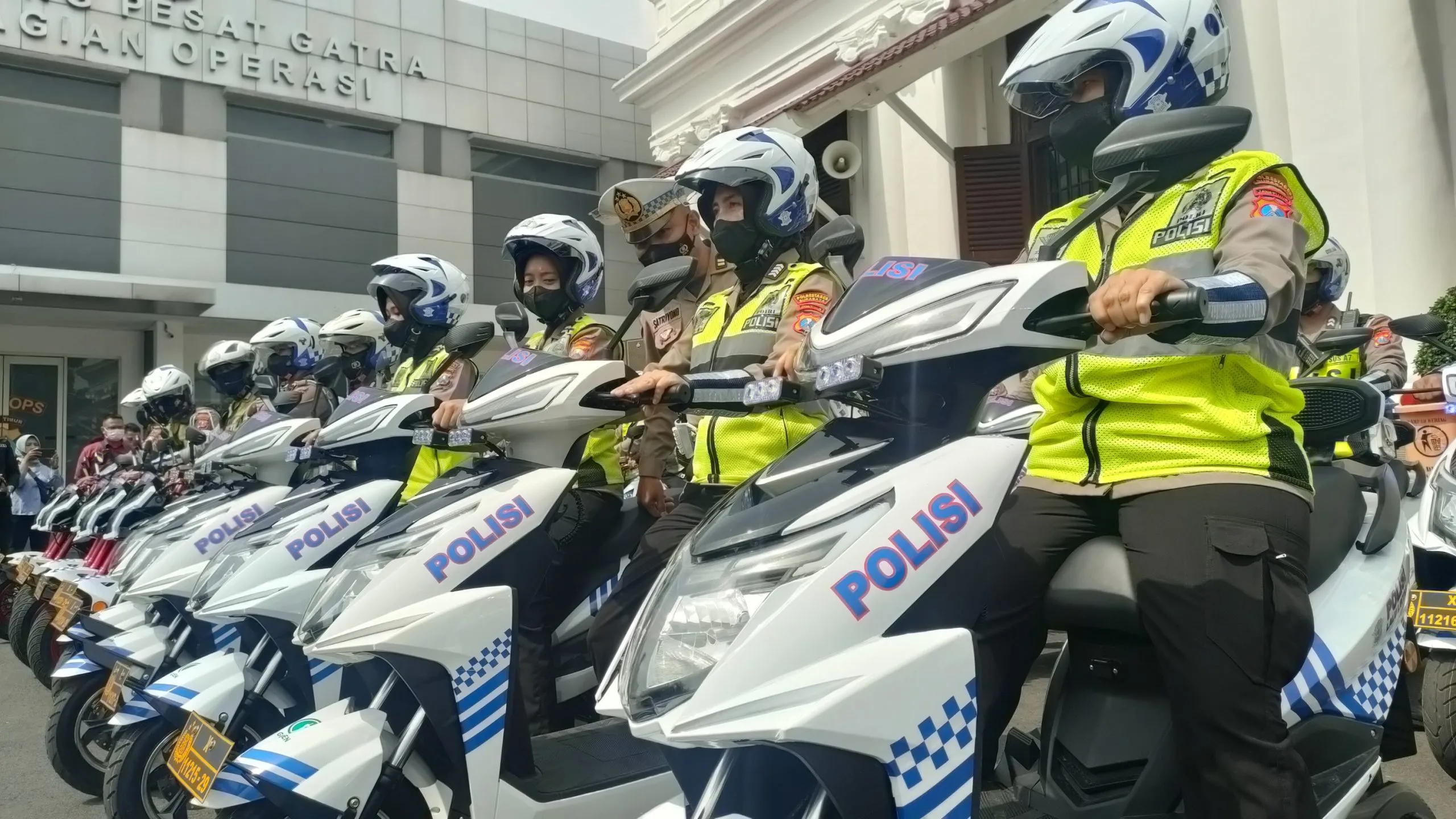 Polrestabes Surabaya mendapat hibah 20 motor listrik Dari PT Malindo