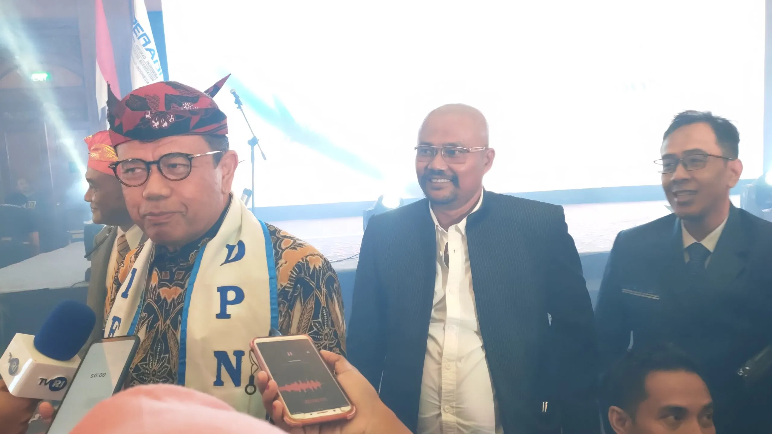 Ketum Peradi SAI Lantik 6 Pengurus DPC Se-Jawa Timur