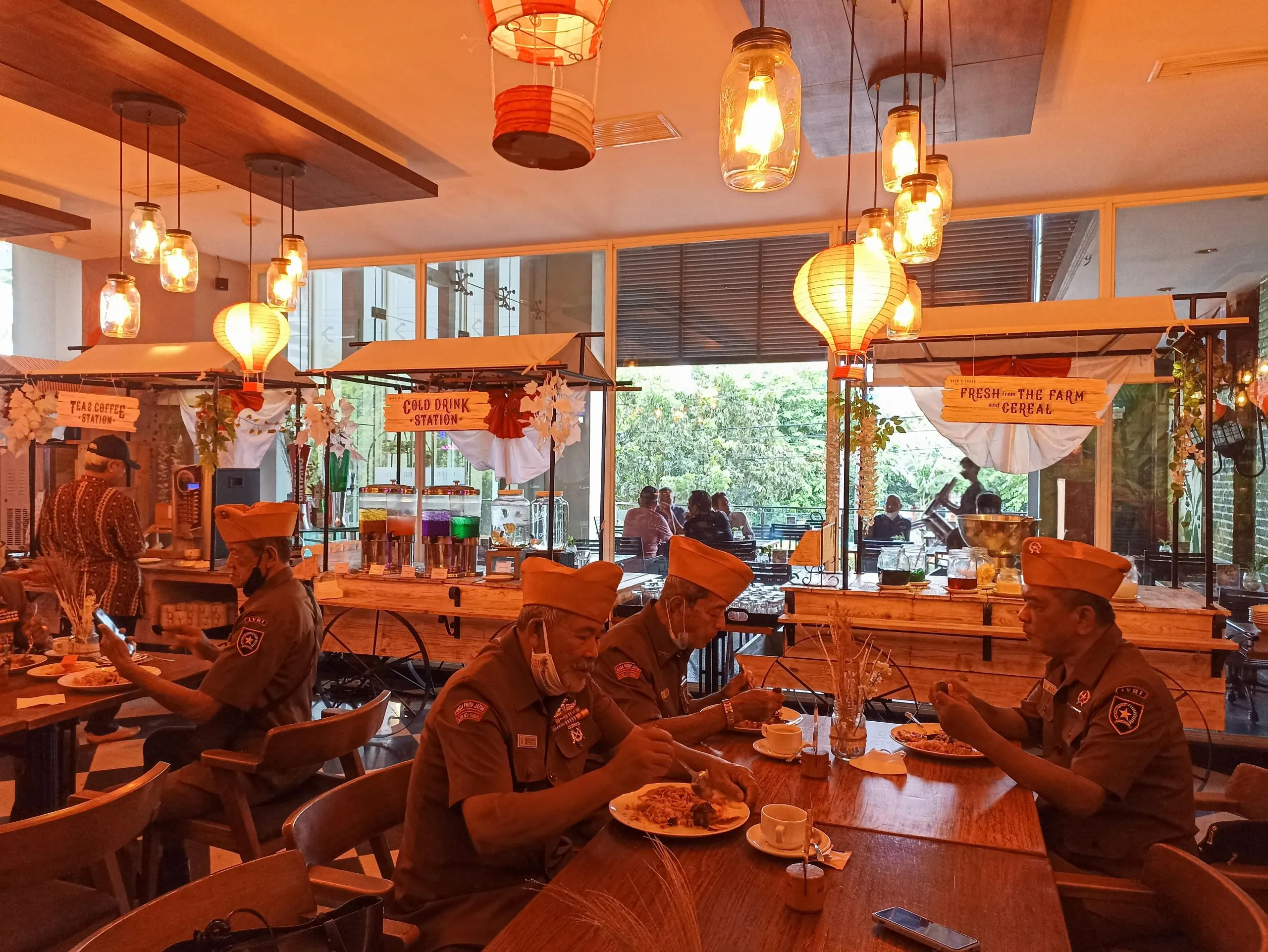 QUICK LUNCH BERSAMA VETERAN SURABAYA DI LUMINOR HOTEL JEMURSARI SURABAYA