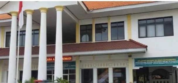 Guru Digugat , Diduga Gak Pantas Jadi Pendidik