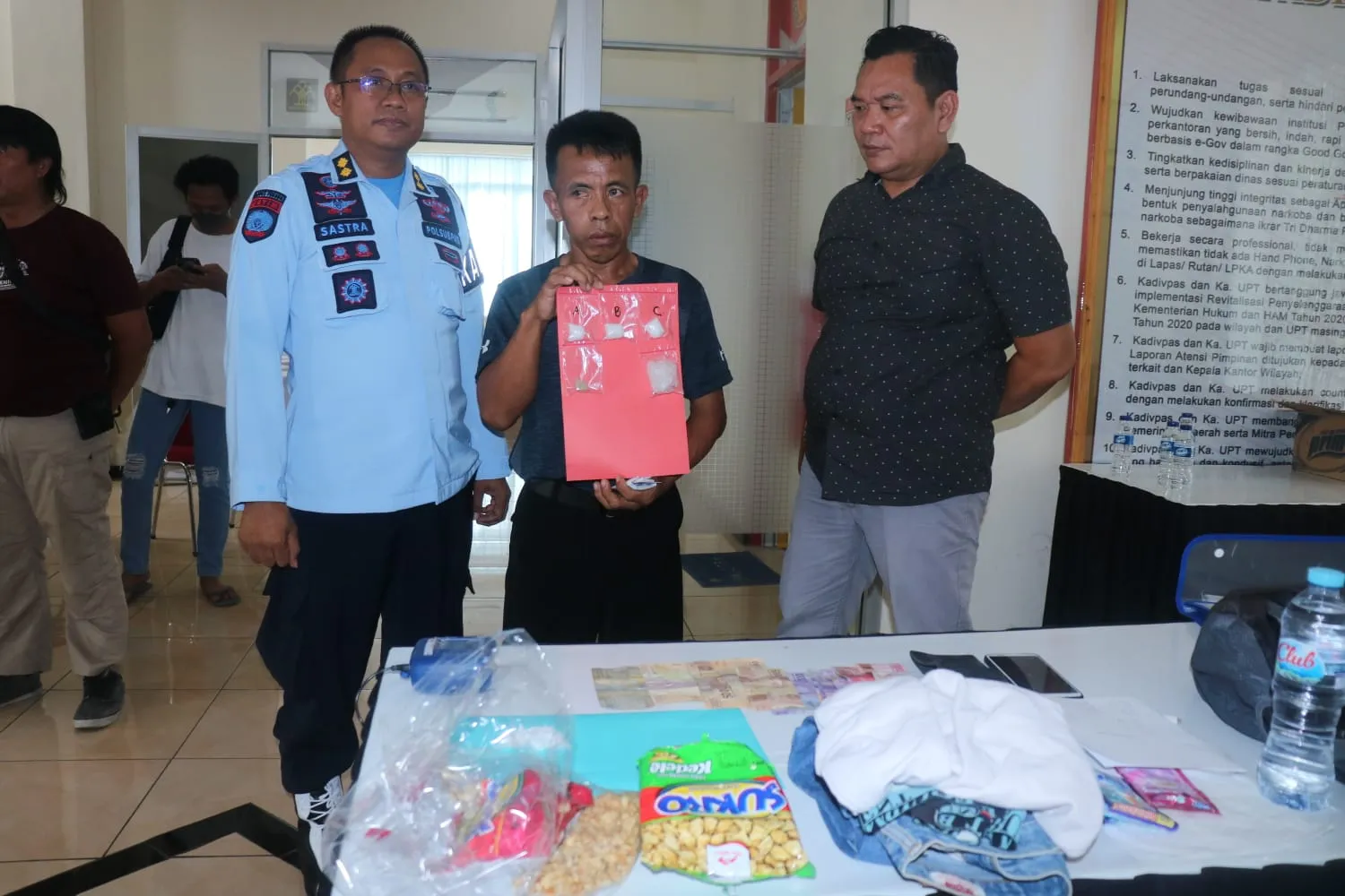 Menolak Diperiksa, Ternyata Ngempit Narkoba