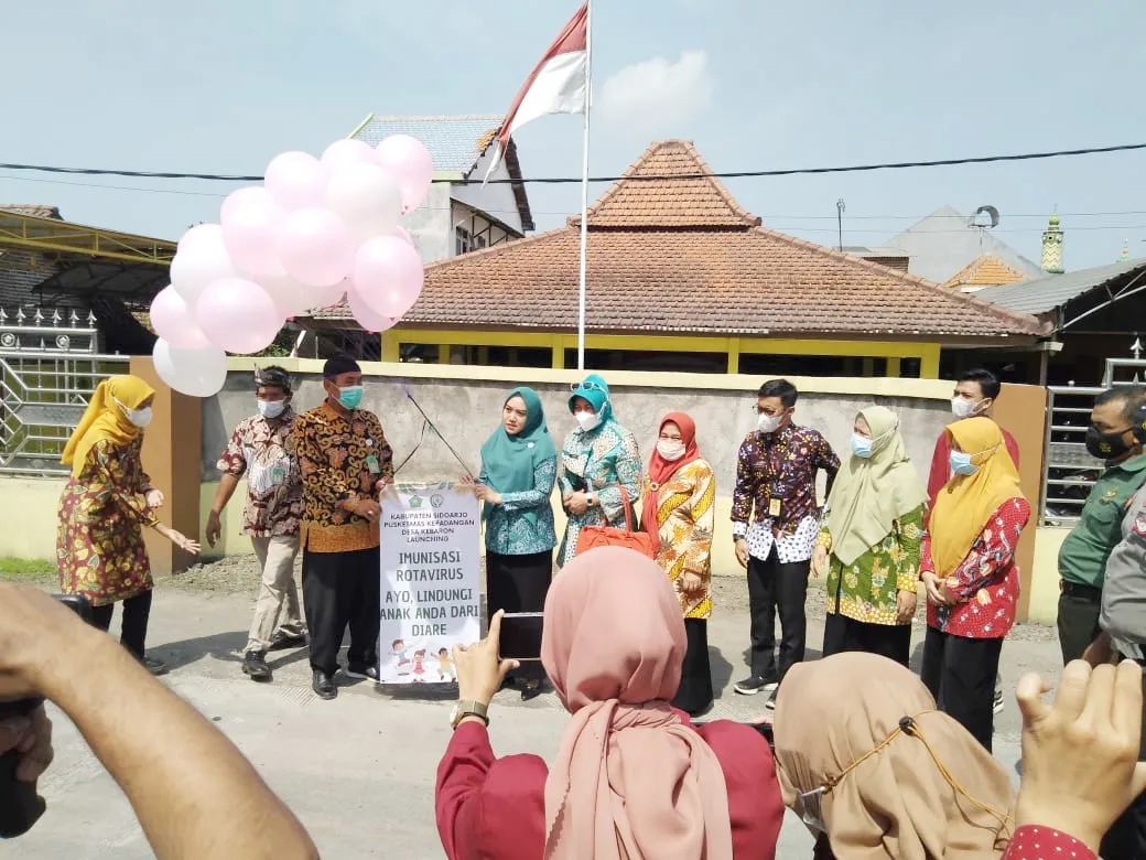 Istri Gus Bupati Launching Program Imunisasi Rotavirus di Kebaron