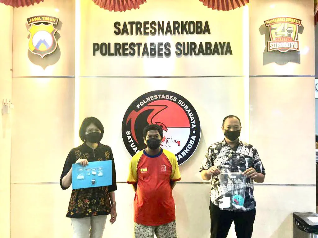 Satresnarkoba Polrestabes Surabaya Grebeg Rumah MN pemilik Sabu seberat 14,19 Gram Sabu