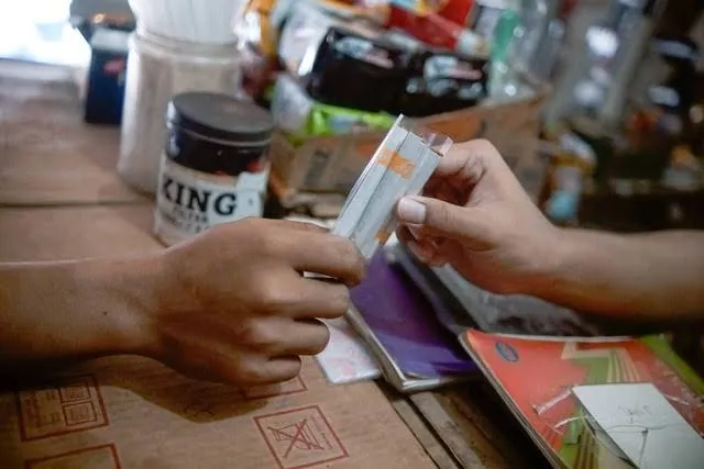 Wakil Dekan 1 Fikes Unitomo Surabaya Mendukung langkah Pemerintah Larangan Penjualan Rokok Eceran