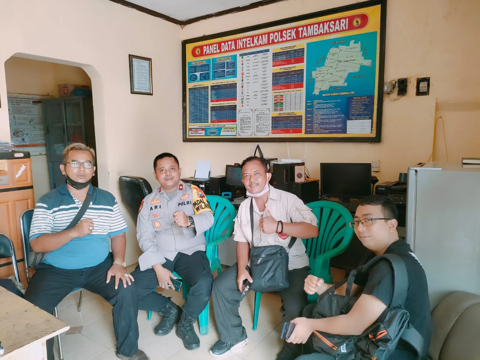 Ngopi bareng dengan Kapolsek Tambaksari