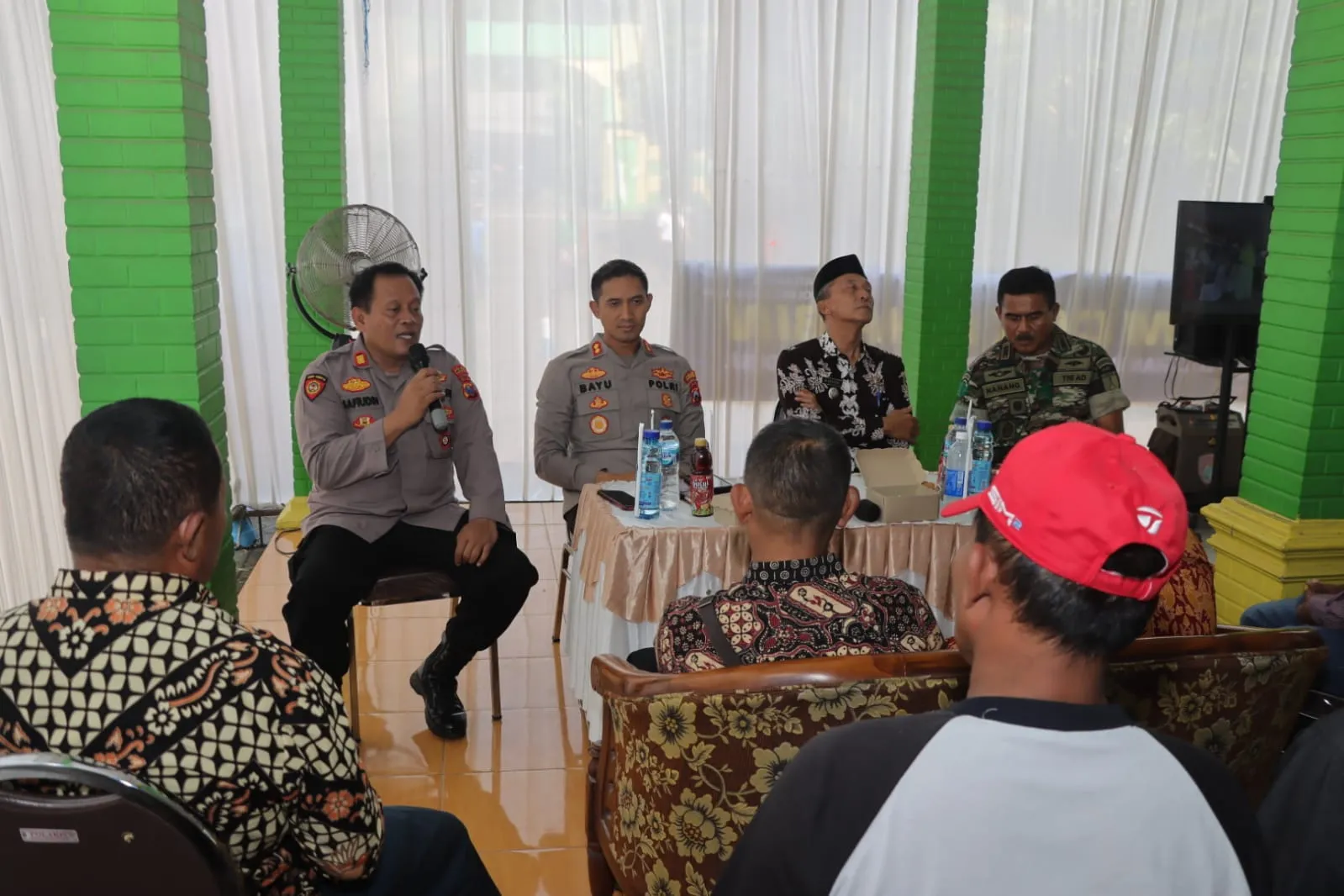 Program “Jum'at Curhat”, Kapolres Pasuruan Ajak Masyarakat Desa Wonokerto Untuk Sampaikan Keluh Kesahnya