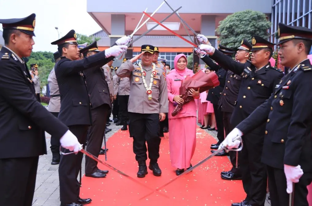 Tradisi Pedang Pora dan Jarmat Menghiasi Hikmadnya acara Perpisahan Kapolres Gresik