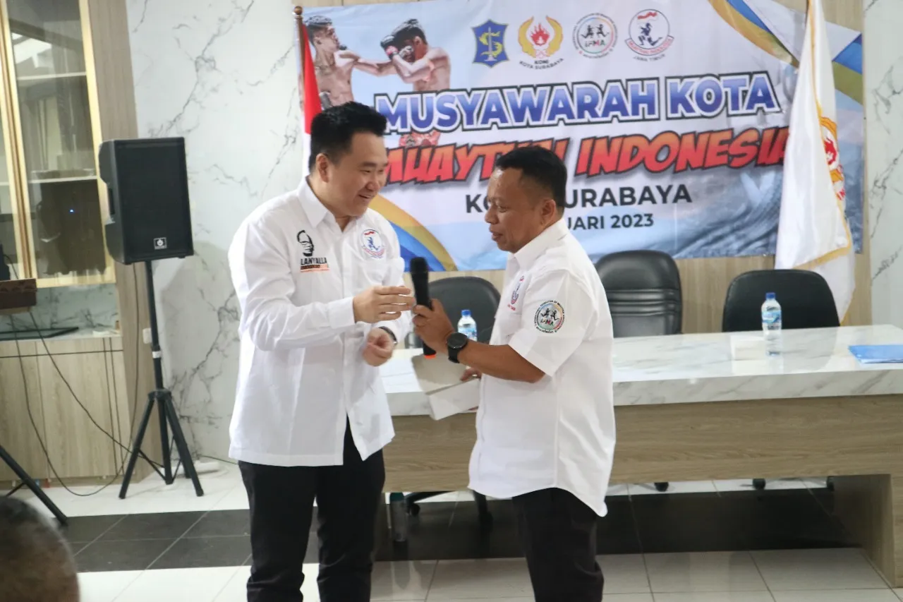 Resmi Hendri Lianto Ketua Muaythai Surabaya