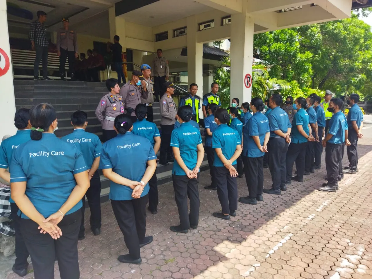 Giat jumat Curhat Polres Bandara Kini Bersama Karyawan Cleaning Service Bandara