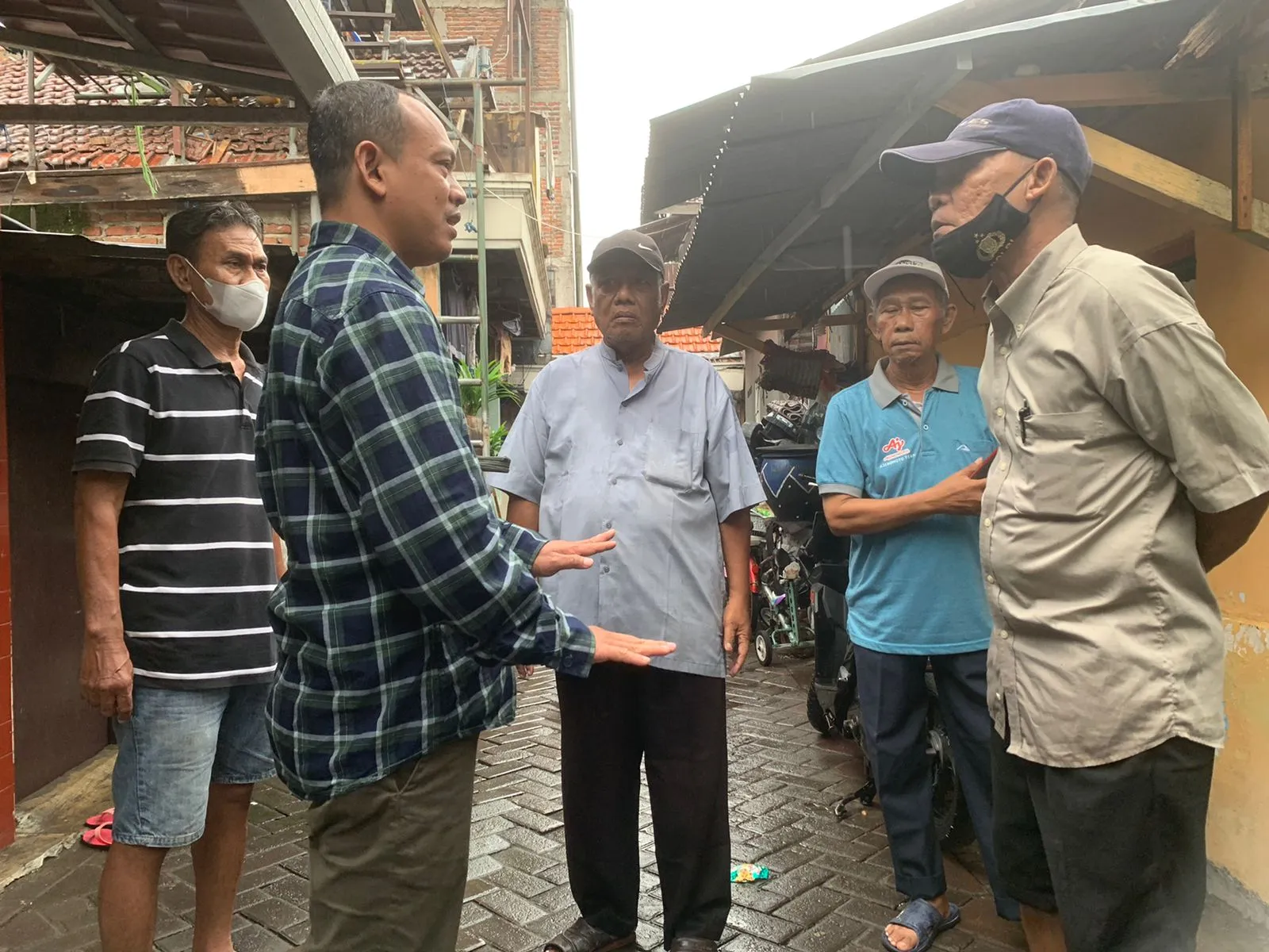 Mas Ji Survei MCK Tak Layak di Ploso Tambaksari, BHD Peduli Segera Lakukan Perbaikan