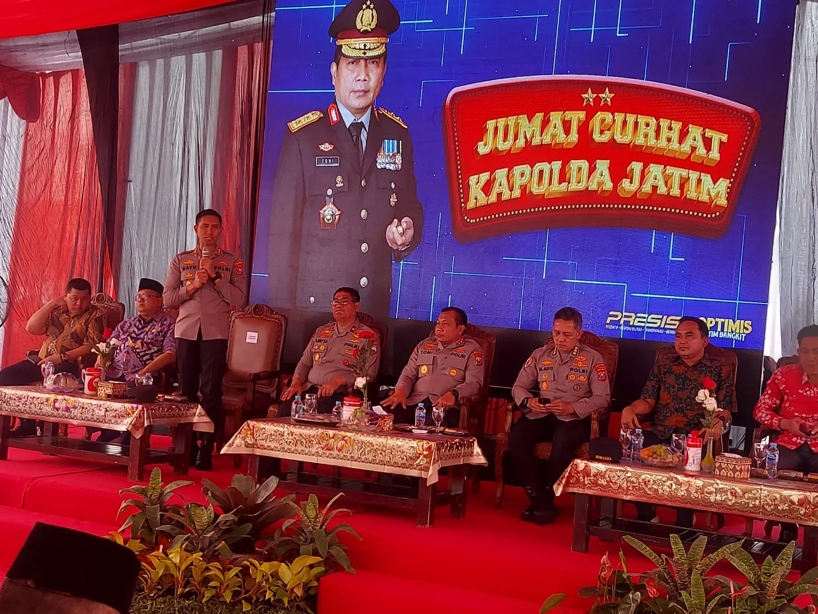 Dengarkan Aspirasi Warga, Kapolda Jatim Menggelar Jum'at Curhat bersama Masyarakat Kabupaten Pasuruan