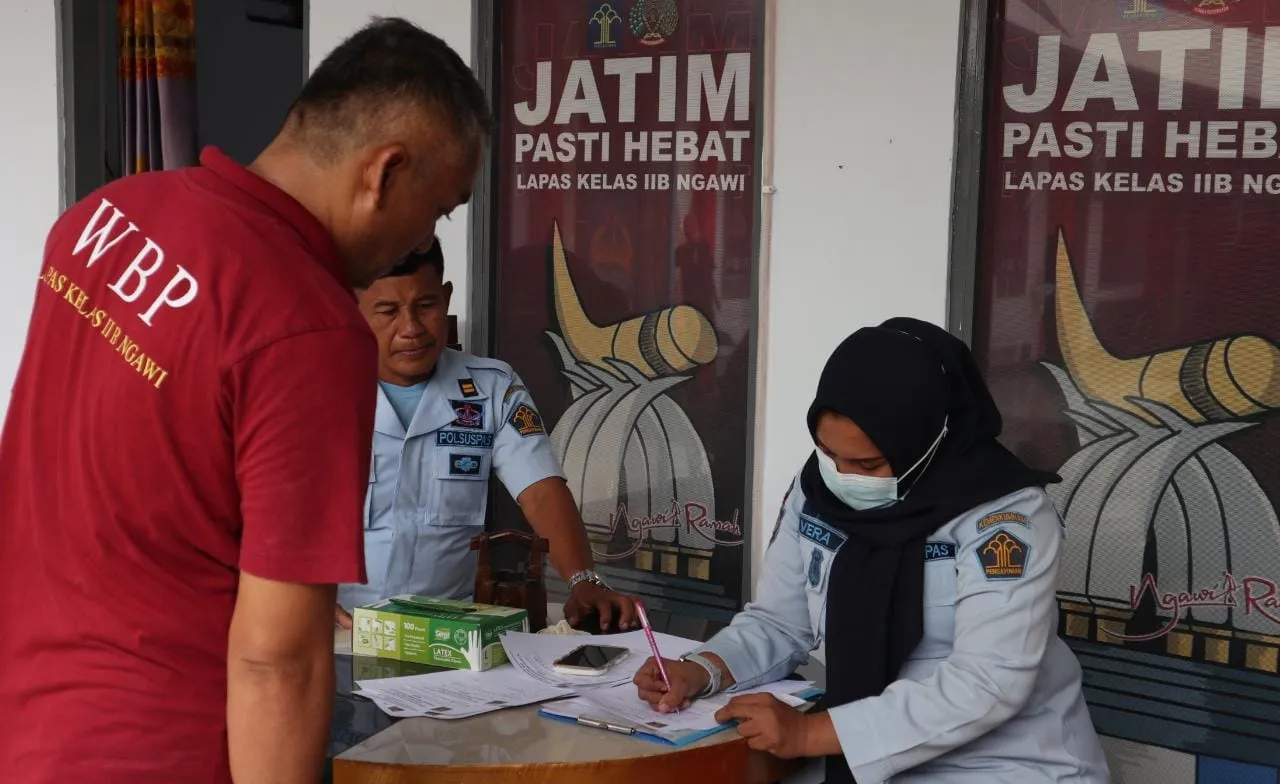 Pastikan Bebas dari Narkoba, WBP dan Pegawai Lapas Ngawi Tes Urine