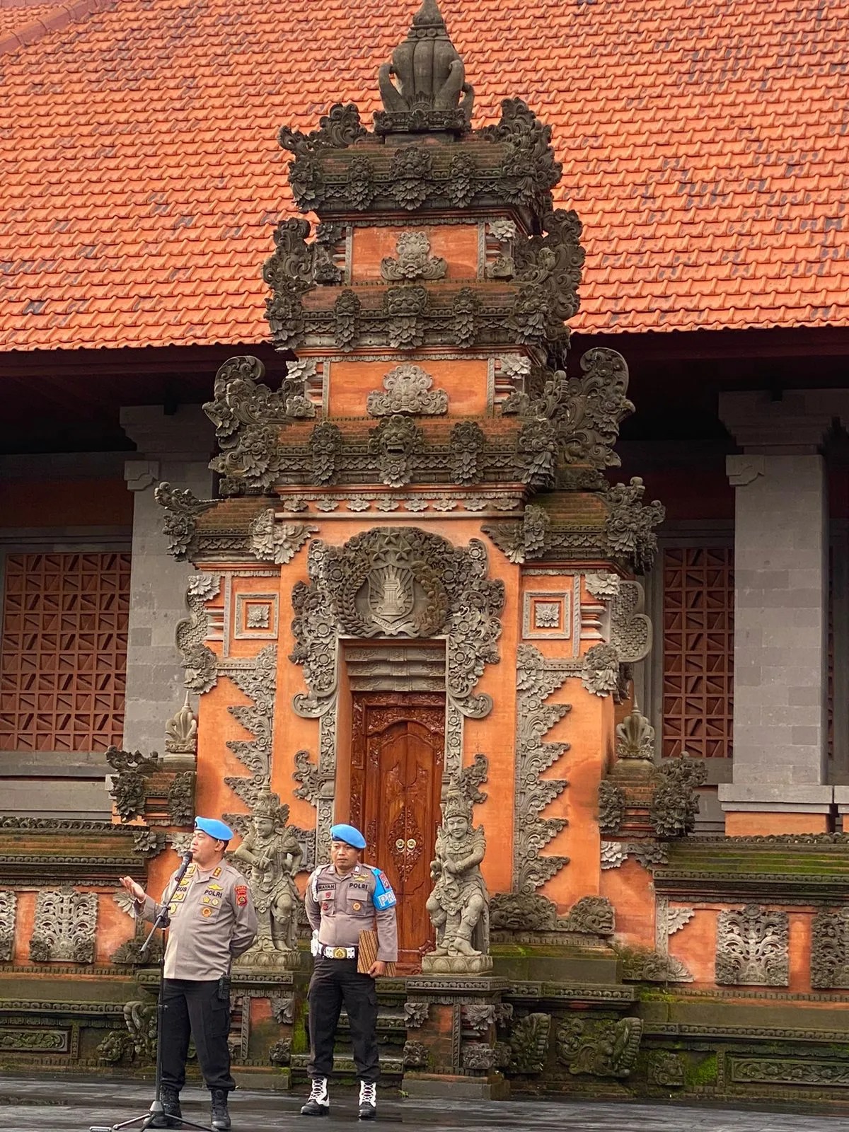 PIMPIN APEL PAGI, KABID PROPAM POLDA BALI TEKANKAN DISIPLIN ANGGOTA