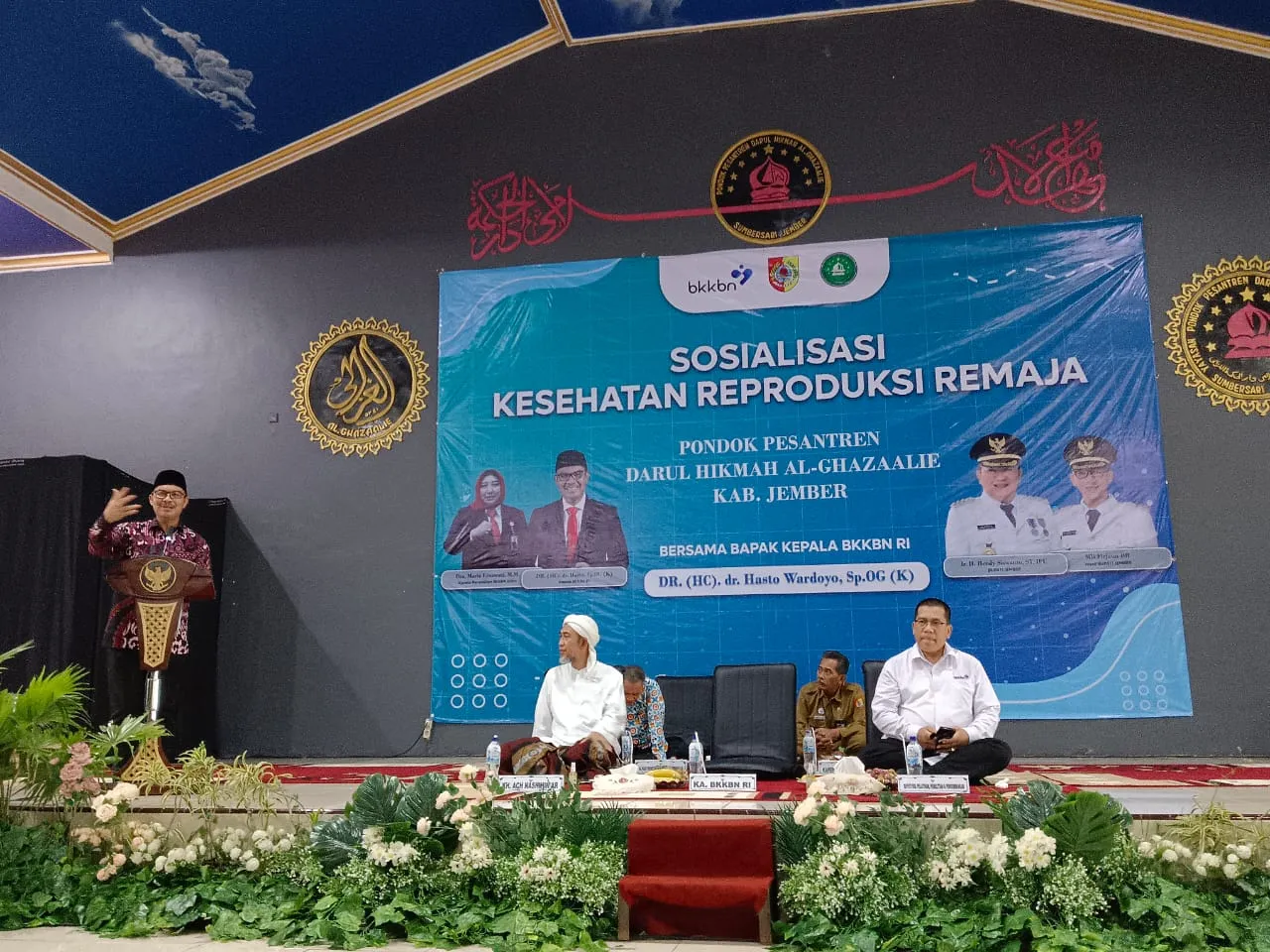 GANDENG ULAMA, BKKBN SOSIALISASI KESEHATAN REPRODUKSI REMAJA KE 600 SANTRIWATI