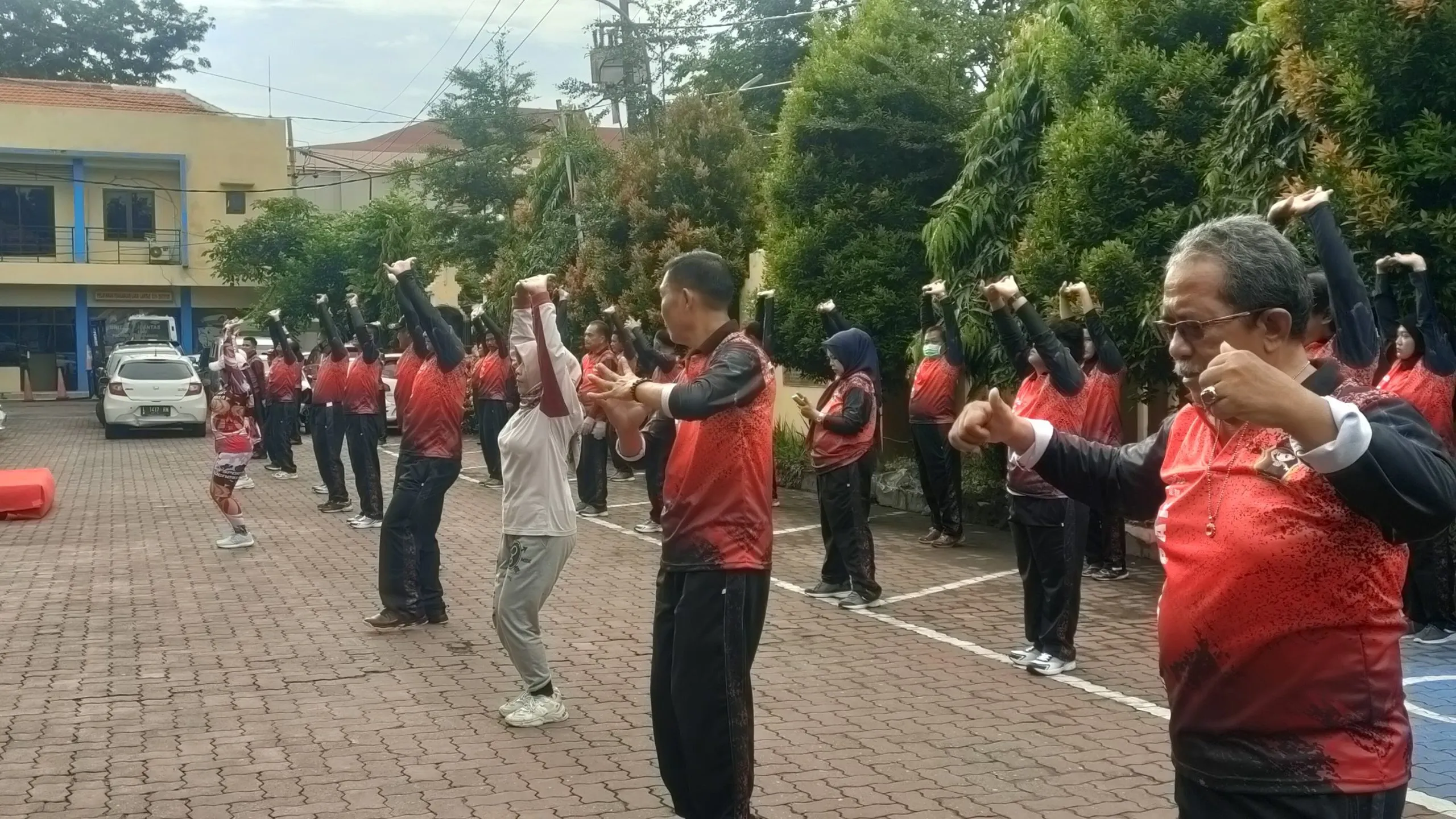 POLSEK Dukuh Pakis Surabaya MELAKSANAKAN JUM’AT SEHAT