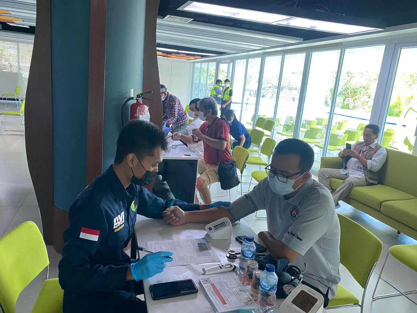 Polres Bandara Libatkan Personil Sidokkes dalam Giat Vaksinasi Booster ke-2 Komunitas Bandara Ngurah Rai