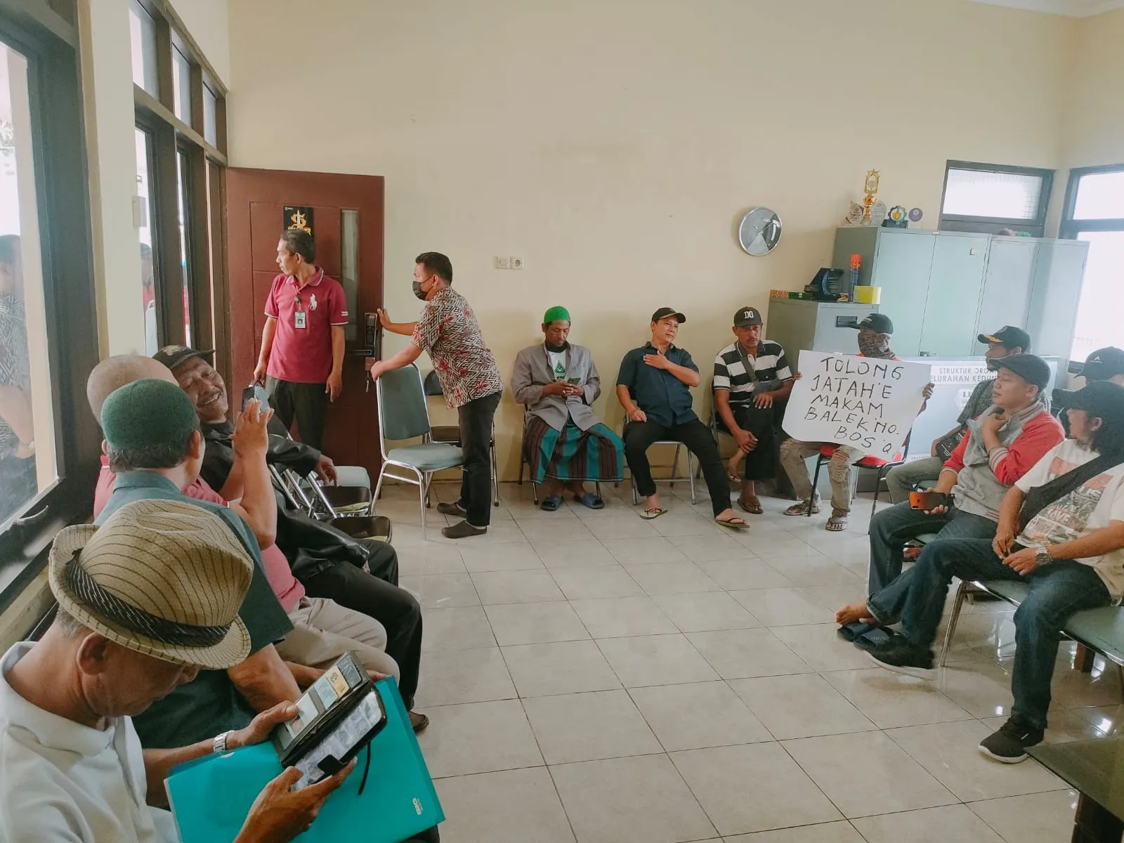 Diduga Keterlibatan Pengurus Kampung Dari RW 4 Kedung Baruk Menyelewengkan Dana CSR