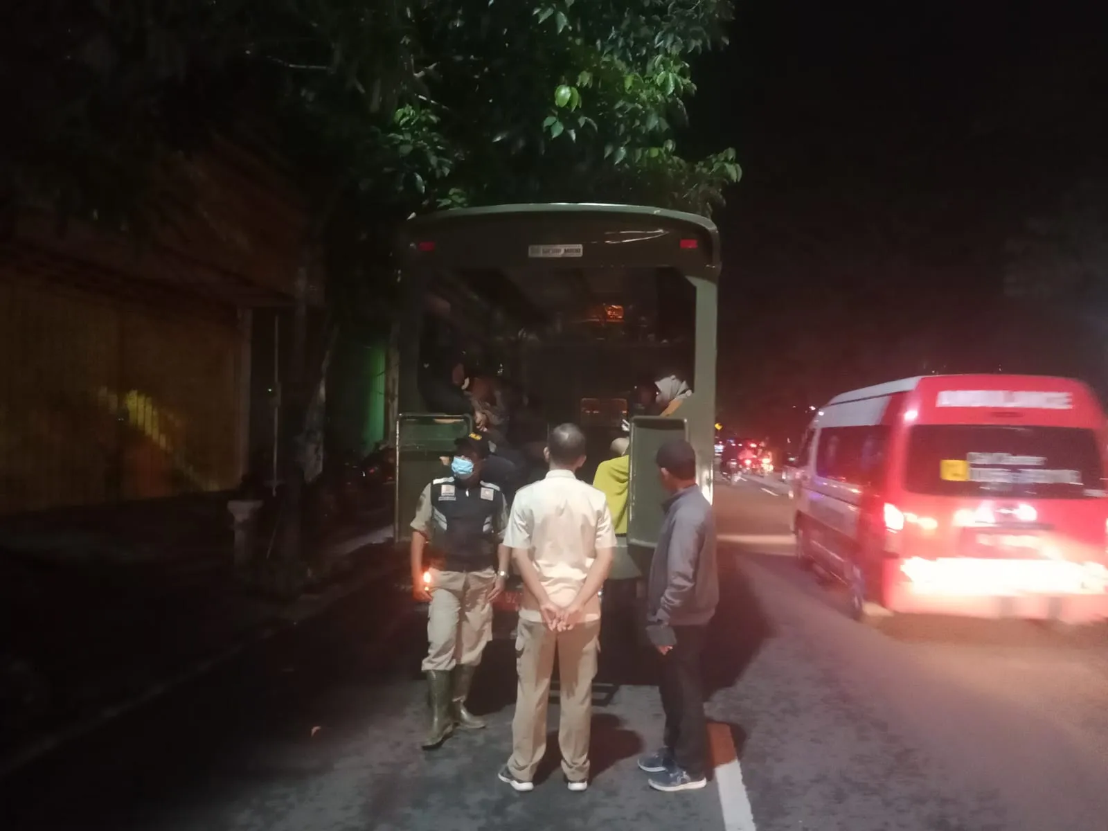Jajaran Tiga Pilar Gubeng Amankan 8 Pasangan Tanpa Status Saat Hari Valintine day