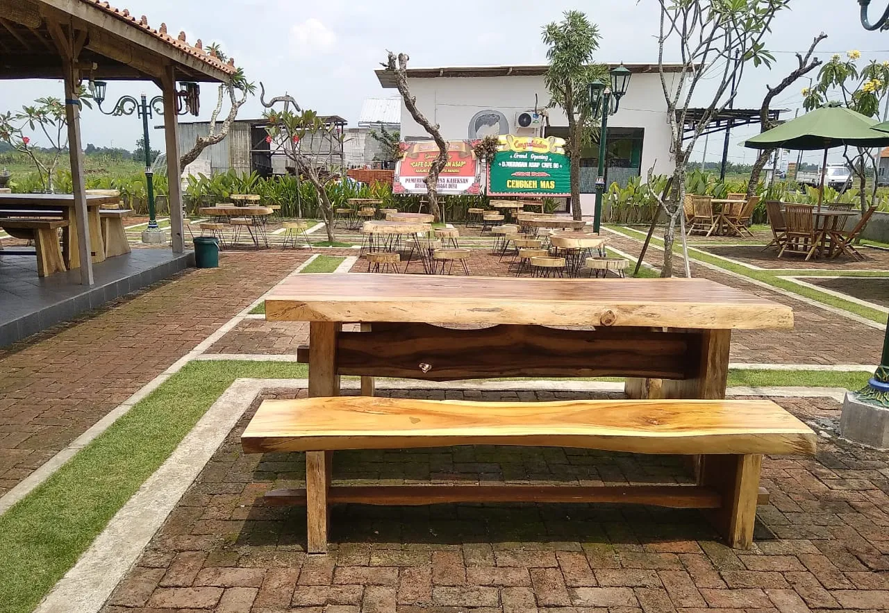 Mampir Sejenak di Djoeragan Asap Cafe 86, Kafe Baru Bernuansa Jawa Tempo Doeloe