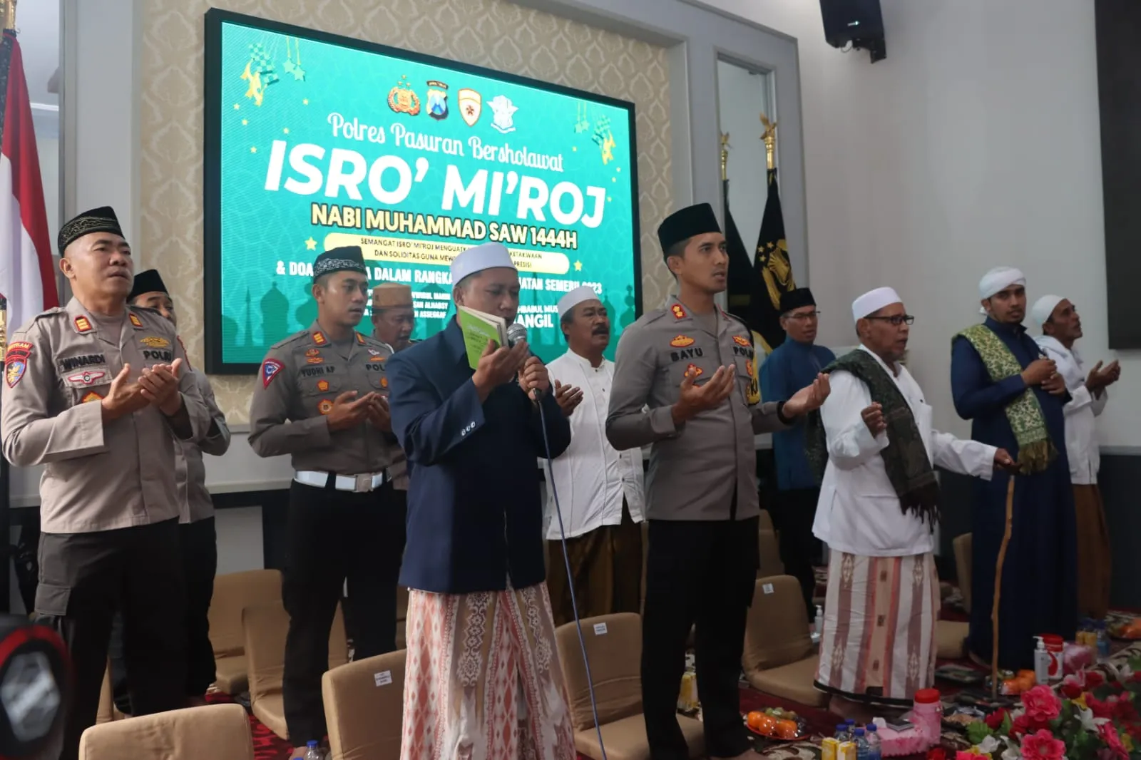 Polres Pasuruan Bersholawat Dalam Rangka Isro' mi'roj Dan Sukseskan Ops Keselamatan Semeru 2023