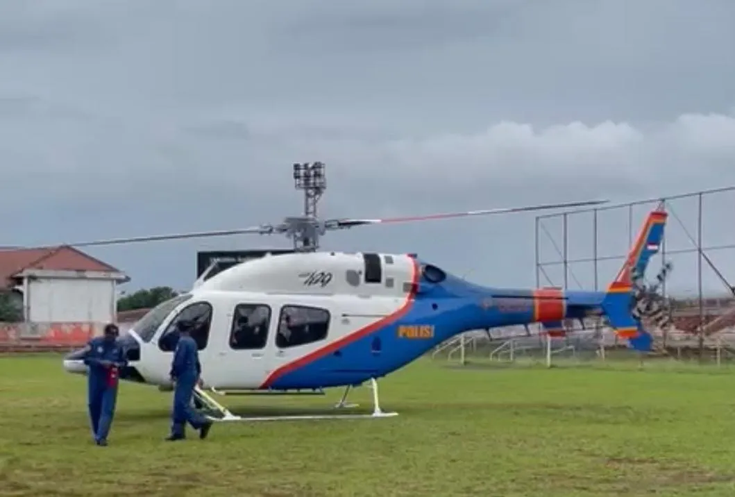 Pilot Helikopter Polda Jatim Lakukan Alternatif Landing di Tulungagung Karena Kondisi Cuaca