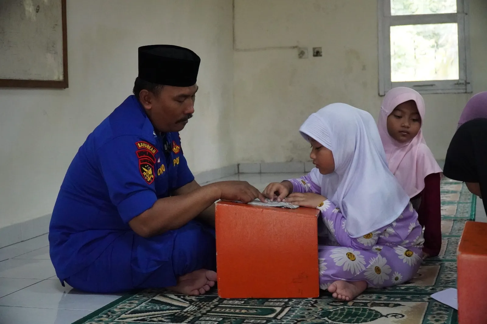 PEDULI PENDIDIKAN AGAMA ISLAM DI BALI, BRIPKA JONO MENDIRIKAN TPQ SECARA GRATIS UNTUK ANAK ANAK KAMPIAL NUSA DUA