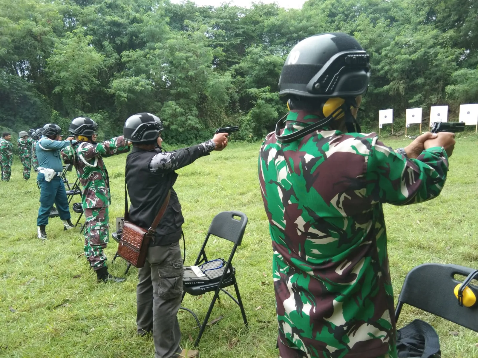 Asah Naluri Tempur, Prajurit Lanal Tegal Berlatih Menembak