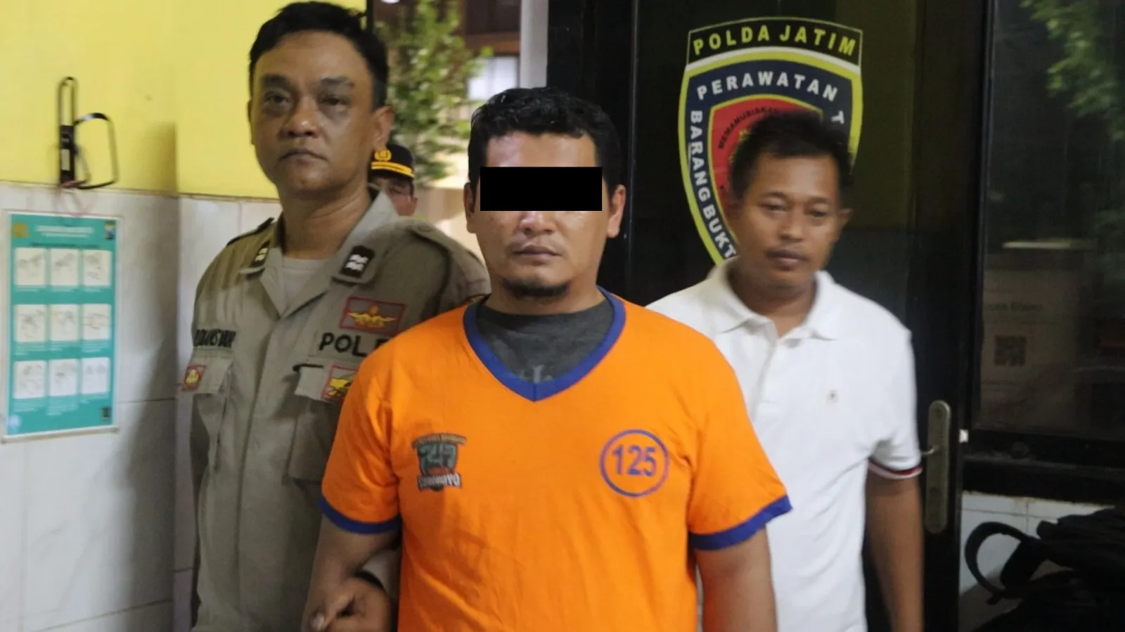 Polrestabes Surabaya Tangkap Oknum Guru Cabul Di Surabaya