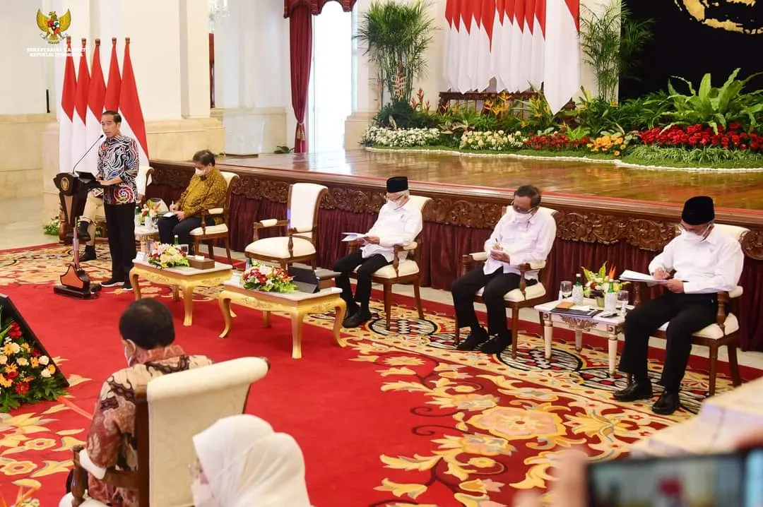 Ingatkan Aparat Pemerintah Tak Jemawa dan Hedonis, Presiden: Layani Masyarakat dengan Baik