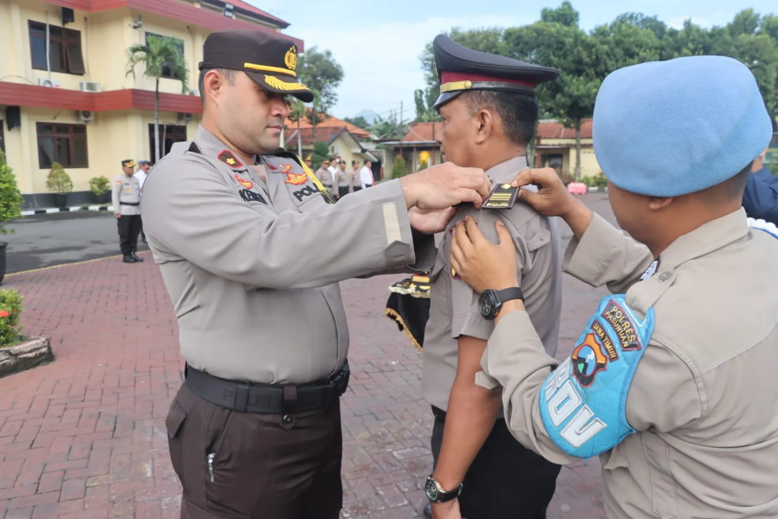 Wakapolres Pasuruan Pimpin Upacara Korp Rapor Kenaikan Pangkat PNPP Polres Pasuruan